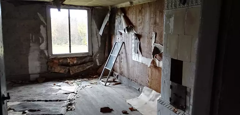 Why Selling a Distressed House Through Traditional Methods Fails in Oregon